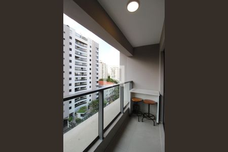 Varanda de kitnet/studio para alugar com 1 quarto, 35m² em Indianópolis, São Paulo