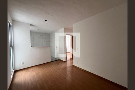 Sala de apartamento para alugar com 2 quartos, 45m² em Três Barras, Contagem