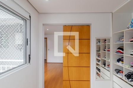 Casa à venda com 300m², 4 quartos e 3 vagas Casa à venda com 300m², 4 quartos e 3 vagasCloset da Suíte 3