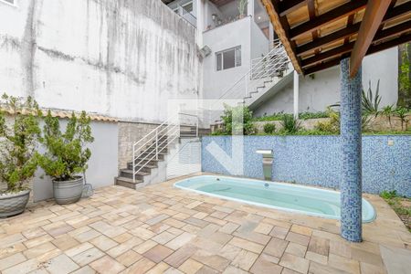 Casa à venda com 300m², 4 quartos e 3 vagas Casa à venda com 300m², 4 quartos e 3 vagasPiscina