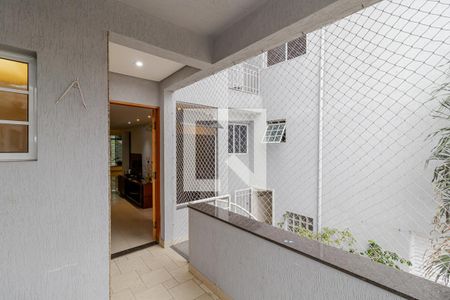 Casa à venda com 300m², 4 quartos e 3 vagas Casa à venda com 300m², 4 quartos e 3 vagasSacada