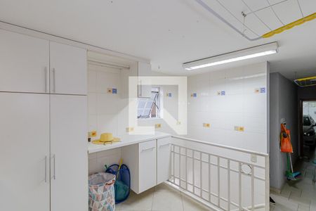 Casa à venda com 300m², 4 quartos e 3 vagas Casa à venda com 300m², 4 quartos e 3 vagasÁrea de Serviço