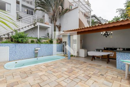 Casa à venda com 300m², 4 quartos e 3 vagas Casa à venda com 300m², 4 quartos e 3 vagasPiscina