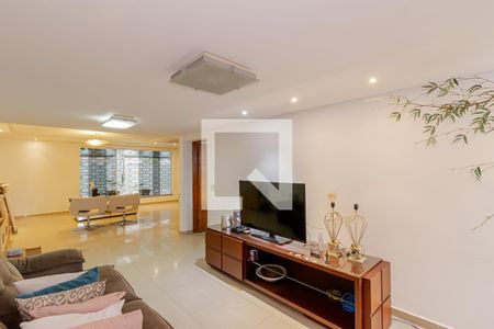 Sala de casa à venda com 4 quartos, 300m² em Liberdade, São Paulo