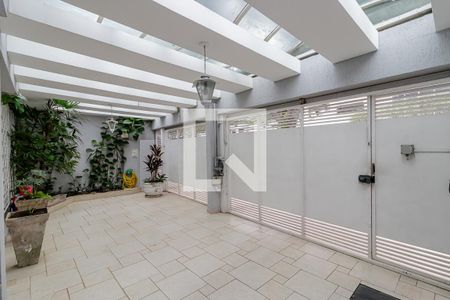 Casa à venda com 300m², 4 quartos e 3 vagas Casa à venda com 300m², 4 quartos e 3 vagasGaragem