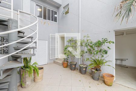 Casa à venda com 300m², 4 quartos e 3 vagas Casa à venda com 300m², 4 quartos e 3 vagasQuintal