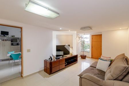 Sala de casa à venda com 4 quartos, 300m² em Liberdade, São Paulo