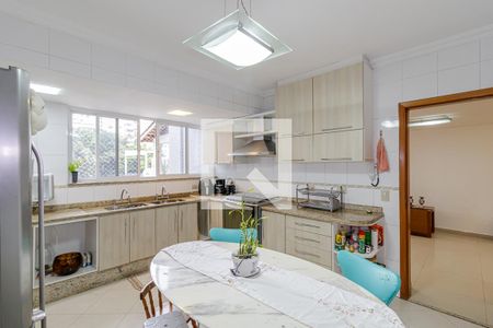 Casa à venda com 300m², 4 quartos e 3 vagas Casa à venda com 300m², 4 quartos e 3 vagasCozinha