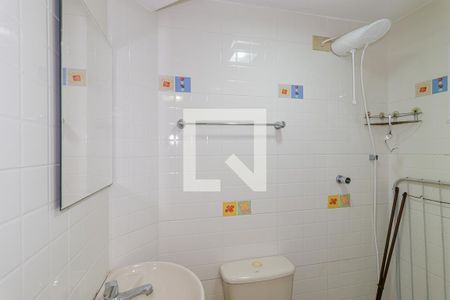 Casa à venda com 300m², 4 quartos e 3 vagas Casa à venda com 300m², 4 quartos e 3 vagasBanheiro de Serviço