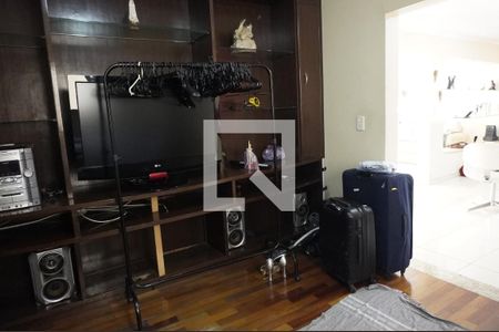 Sala de TV de casa para alugar com 5 quartos, 380m² em Jardim Mutinga, São Paulo