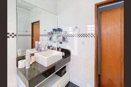 Casa à venda com 260m², 4 quartos e 2 vagasBanheiro 2