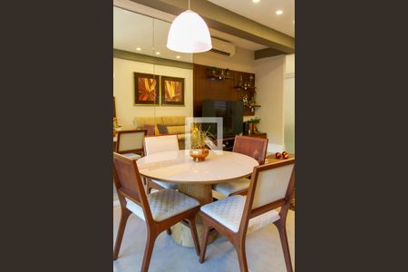 Apartamento para alugar com 95m², 2 quartos e 2 vagasSala