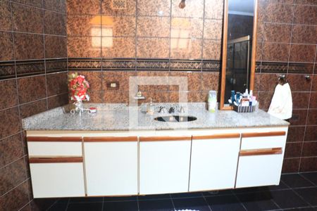 Casa à venda com 210m², 3 quartos e 3 vagasBanheiro da Suíte