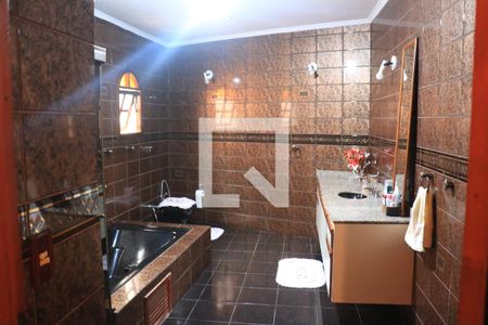 Casa à venda com 210m², 3 quartos e 3 vagasBanheiro da Suíte