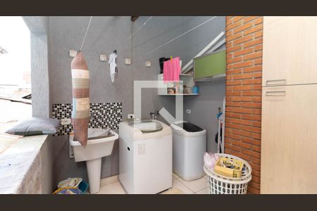 Casa à venda com 178m², 4 quartos e 4 vagasÁrea de Serviço 2