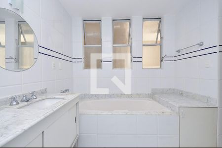 Apartamento à venda com 277m², 4 quartos e 2 vagasBanheiro da Suíte