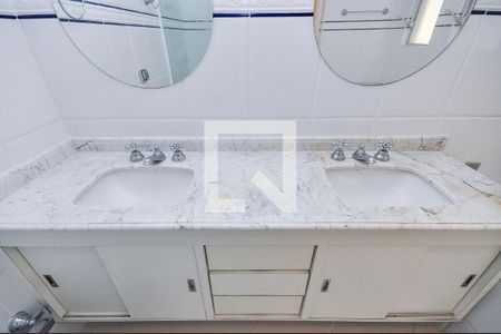 Apartamento à venda com 277m², 4 quartos e 2 vagasBanheiro da Suíte