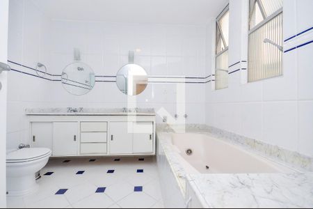 Apartamento à venda com 277m², 4 quartos e 2 vagasBanheiro da Suíte