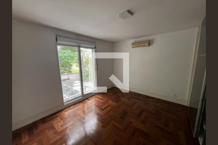 Casa à venda com 4 quartos, 310m² em Alto de Pinheiros, São Paulo