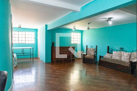 Casa à venda com 439m², 6 quartos e 6 vagasSalão