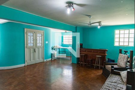 Casa à venda com 439m², 6 quartos e 6 vagasSalão