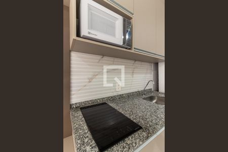 Cozinha - Cooktop e Microondas de kitnet/studio para alugar com 1 quarto, 25m² em Vila Buarque, São Paulo