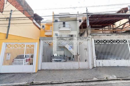 Casa à venda com 75m², 2 quartos e 2 vagas Casa à venda com 75m², 2 quartos e 2 vagasFachada