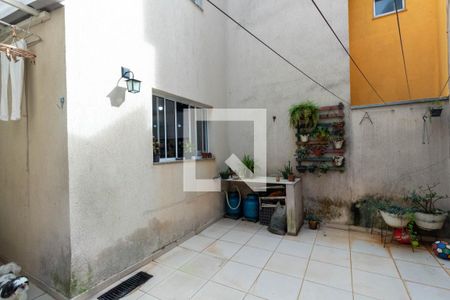 Casa à venda com 75m², 2 quartos e 2 vagas Casa à venda com 75m², 2 quartos e 2 vagasQuintal