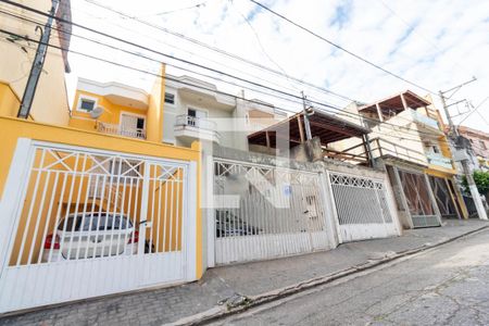 Casa à venda com 75m², 2 quartos e 2 vagas Casa à venda com 75m², 2 quartos e 2 vagasFachada