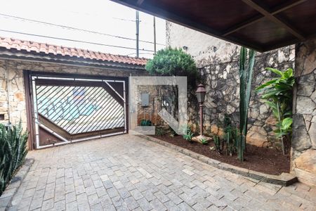 Casa à venda com 180m², 3 quartos e 6 vagas Casa à venda com 180m², 3 quartos e 6 vagasGaragem