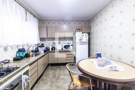 Casa à venda com 180m², 3 quartos e 6 vagas Casa à venda com 180m², 3 quartos e 6 vagasCozinha