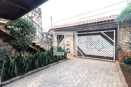 Casa à venda com 180m², 3 quartos e 6 vagas Casa à venda com 180m², 3 quartos e 6 vagasGaragem