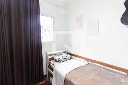 Casa à venda com 180m², 3 quartos e 6 vagas Casa à venda com 180m², 3 quartos e 6 vagasQuarto 3