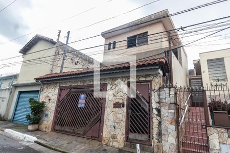 Casa à venda com 180m², 3 quartos e 6 vagas Casa à venda com 180m², 3 quartos e 6 vagasFachada