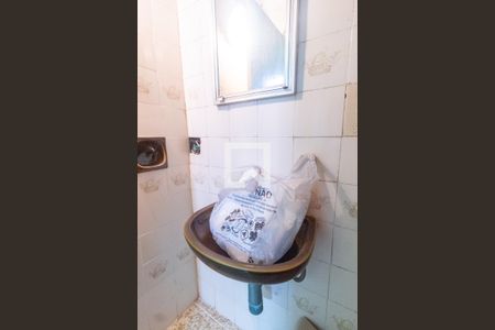 Casa à venda com 180m², 3 quartos e 6 vagas Casa à venda com 180m², 3 quartos e 6 vagasBanheiro de serviço 1