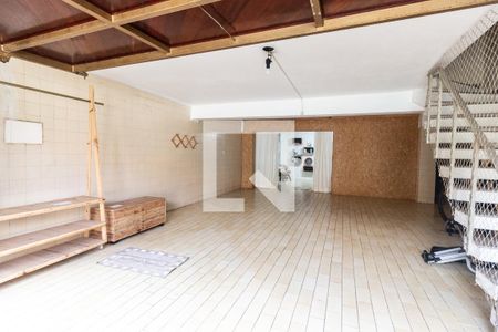 Casa à venda com 180m², 3 quartos e 6 vagas Casa à venda com 180m², 3 quartos e 6 vagasGaragem