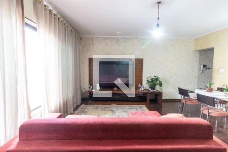 Casa à venda com 180m², 3 quartos e 6 vagas Casa à venda com 180m², 3 quartos e 6 vagasSala