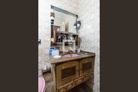 Casa à venda com 180m², 3 quartos e 6 vagas Casa à venda com 180m², 3 quartos e 6 vagasBanheiro