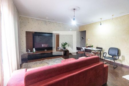 Casa à venda com 180m², 3 quartos e 6 vagas Casa à venda com 180m², 3 quartos e 6 vagasSala