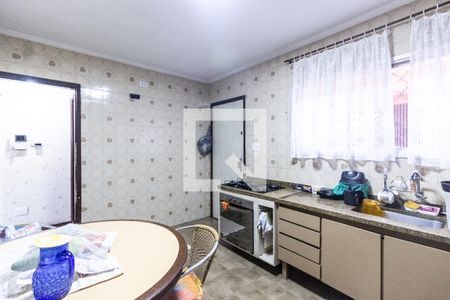 Casa à venda com 180m², 3 quartos e 6 vagas Casa à venda com 180m², 3 quartos e 6 vagasCozinha