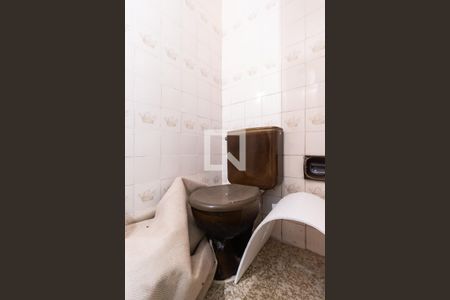 Casa à venda com 180m², 3 quartos e 6 vagas Casa à venda com 180m², 3 quartos e 6 vagasBanheiro de serviço 1