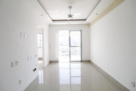Sala de apartamento para alugar com 3 quartos, 125m² em Barra da Tijuca, Rio de Janeiro