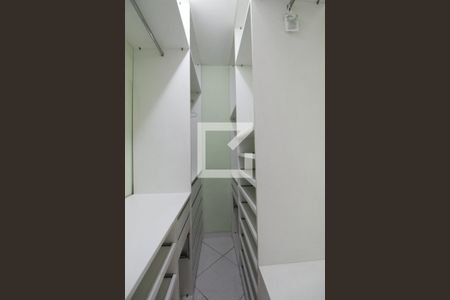 Apartamento para alugar com 125m², 3 quartos e 1 vaga Apartamento para alugar com 125m², 3 quartos e 1 vagaSuíte 2 - closet