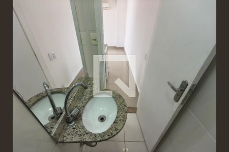 Lavabo de apartamento para alugar com 3 quartos, 125m² em Barra da Tijuca, Rio de Janeiro