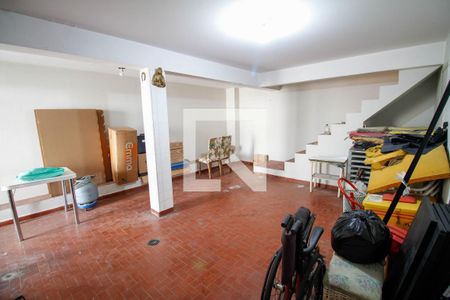 Casa à venda com 250m², 3 quartos e 4 vagasPorão