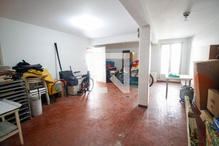 Casa à venda com 250m², 3 quartos e 4 vagasPorão