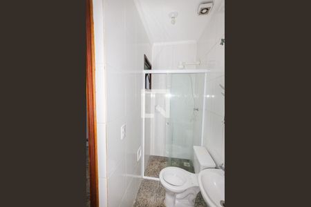 Banheiro de kitnet/studio para alugar com 1 quarto, 20m² em Vila Sao Pedro, Santo André