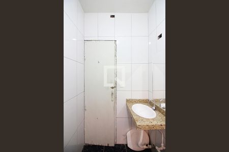 Casa à venda com 100m², 2 quartos e 2 vagasBanheiro Social 2
