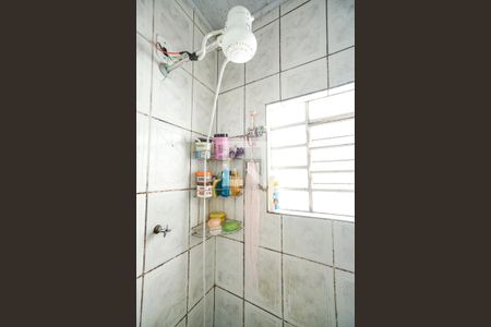 Casa à venda com 79m², 2 quartos e 1 vagaChuveiro