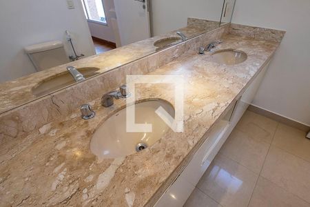 Apartamento à venda com 155m², 3 quartos e 3 vagasSuíte 1 - Banheiro